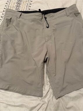 Kuhl Men’s Hiking Shorts; khaki; Size 40